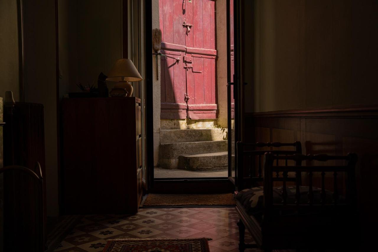 L'Escapade Place Voltaire Vermenton Kültér fotó