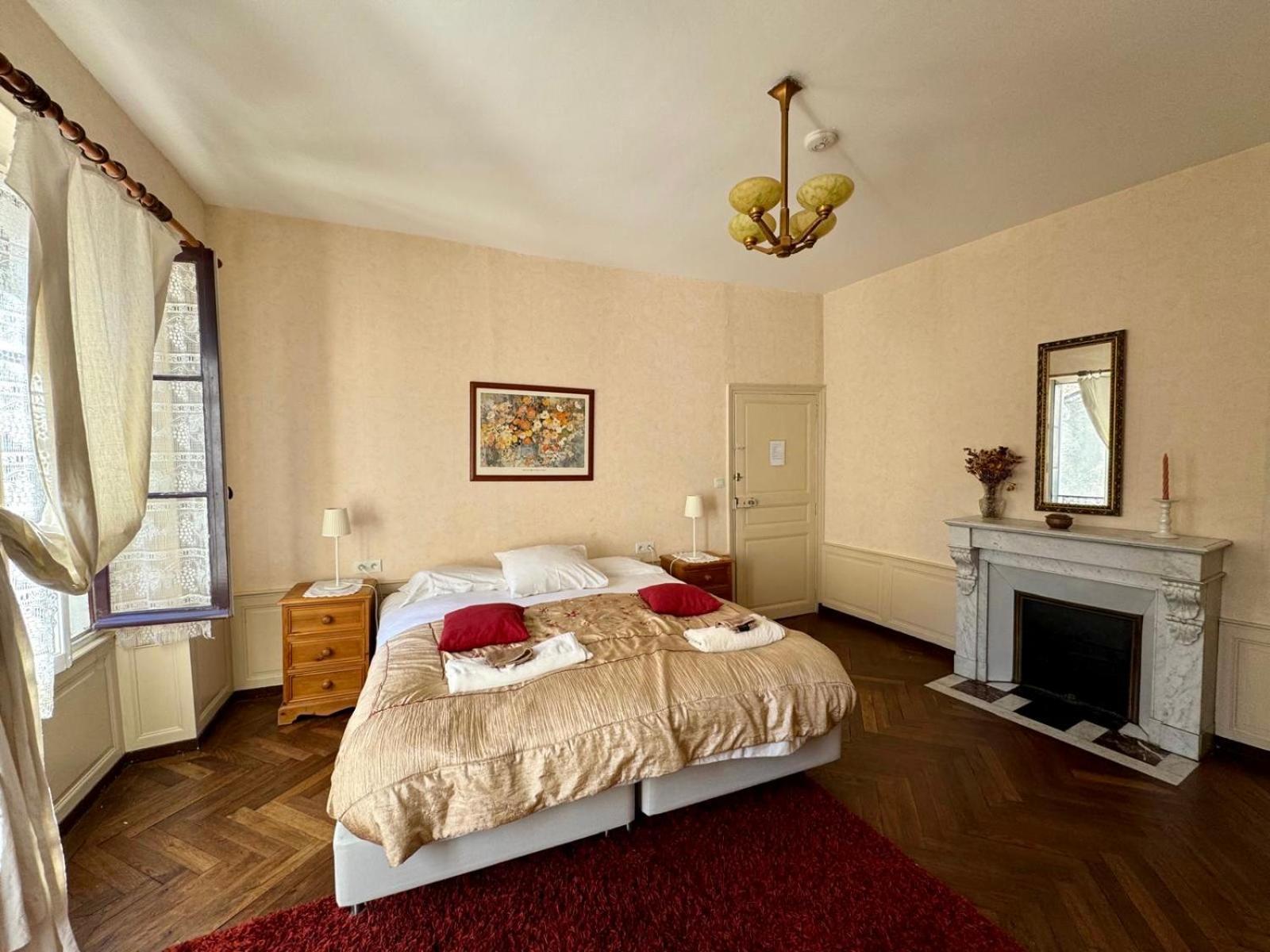 L'Escapade Place Voltaire Vermenton Szoba fotó