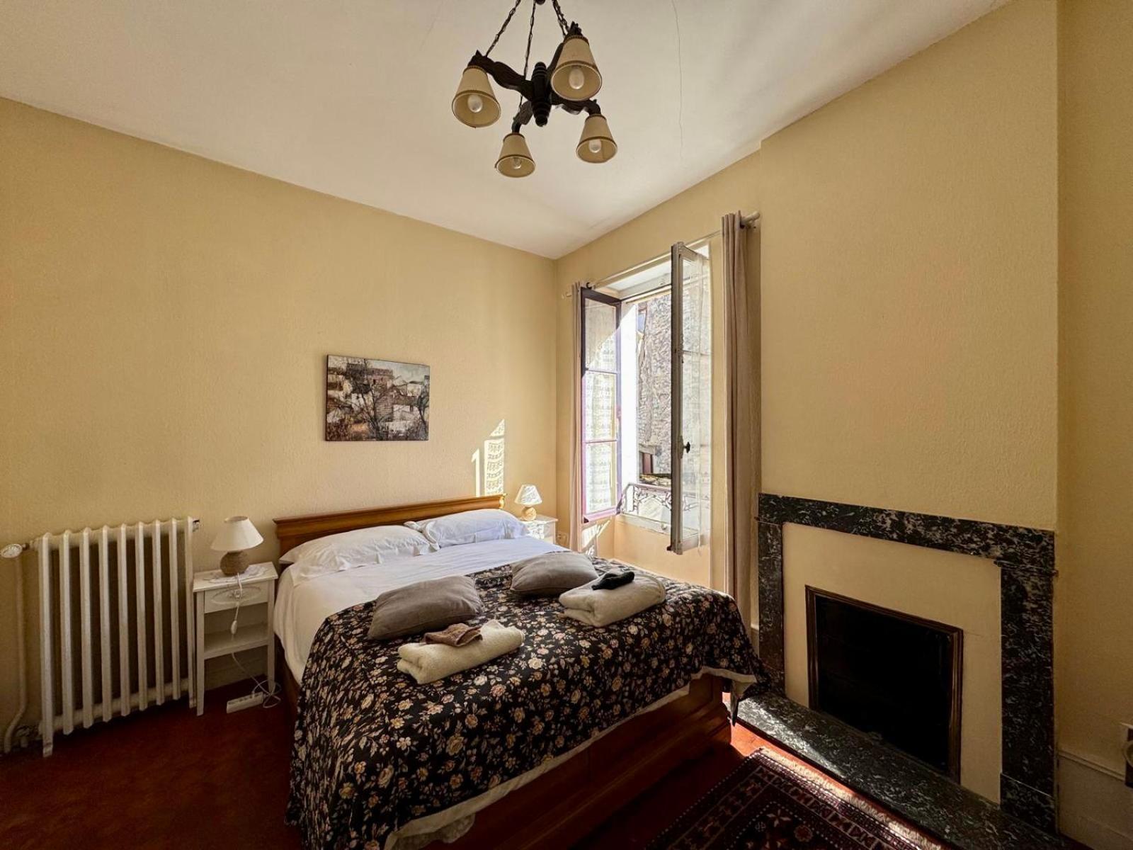 L'Escapade Place Voltaire Vermenton Szoba fotó